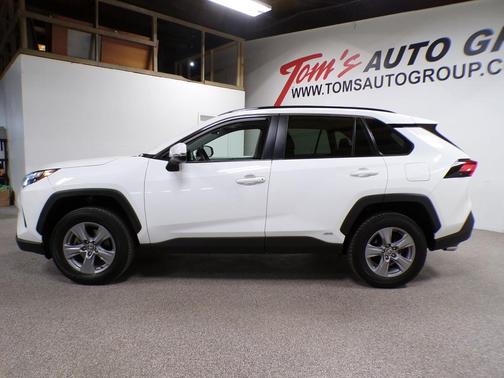 2022 Toyota RAV4 Hybrid XLE