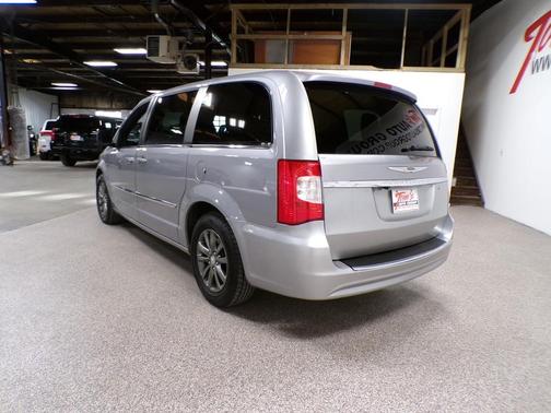 2015 Chrysler Town & Country S