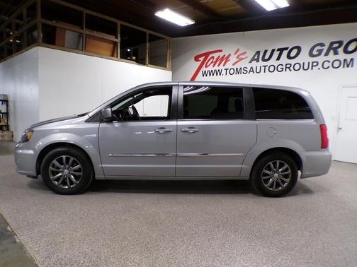 2015 Chrysler Town & Country S