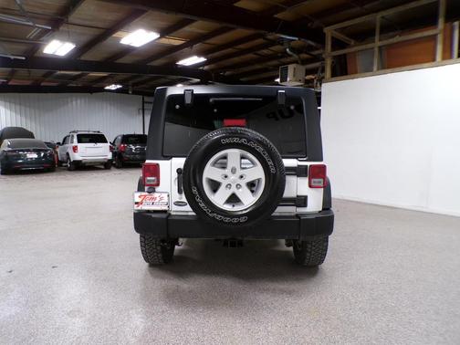 Bright White Clearcoat 2014 Jeep Wrangler Unlimited Sport