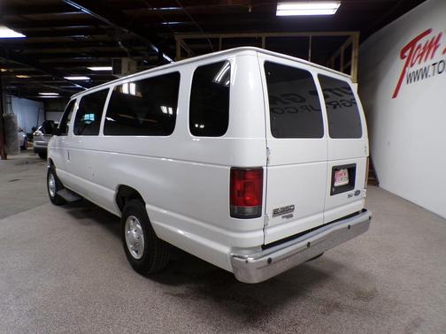 2011 Ford E350 Super Duty XLT