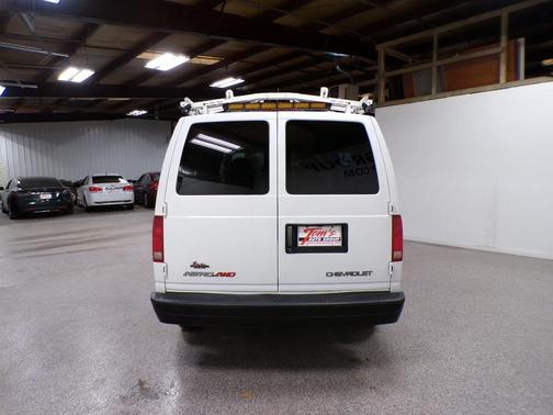 Summit White 2003 Chevrolet Astro