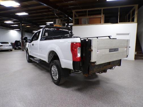 Oxford White 2017 Ford F-250 XL