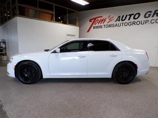 2018 Chrysler 300 Touring