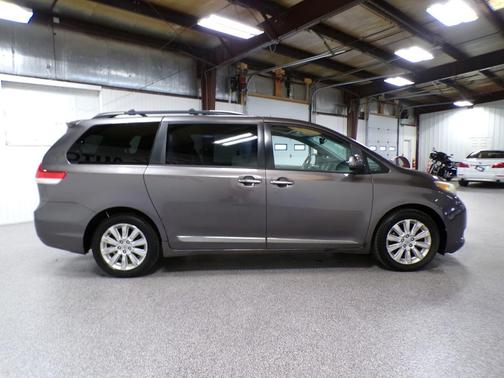 Predawn Gray Mica 2011 Toyota Sienna XLE