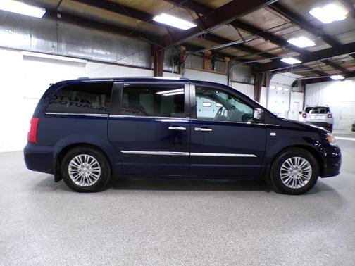 2014 Chrysler Town & Country Touring-L