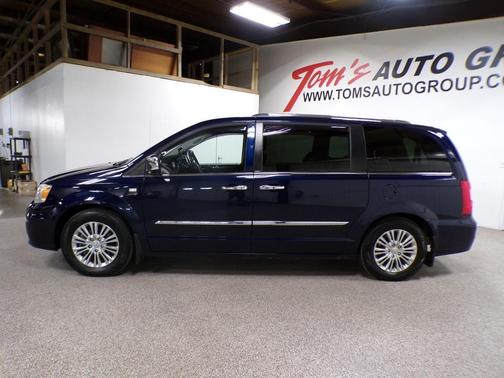 2014 Chrysler Town & Country Touring-L