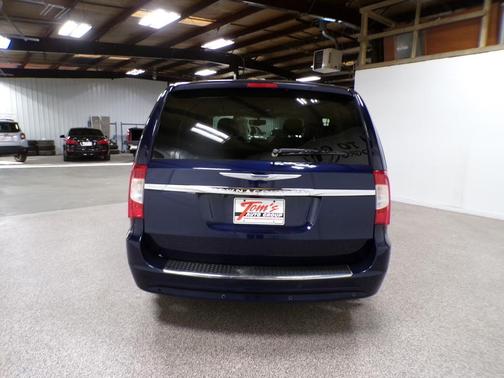 2014 Chrysler Town & Country Touring-L