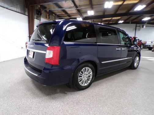 2014 Chrysler Town & Country Touring-L