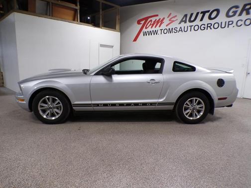 2005 Ford Mustang Deluxe