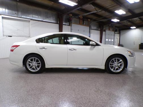 2010 Nissan Maxima SV