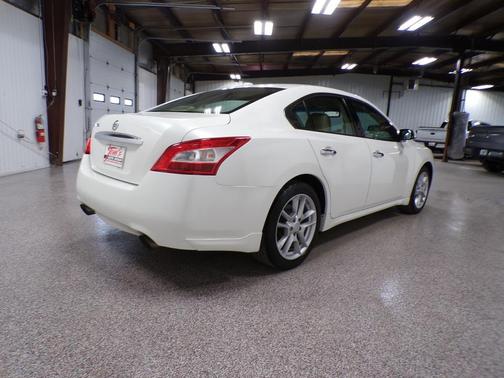 2010 Nissan Maxima SV