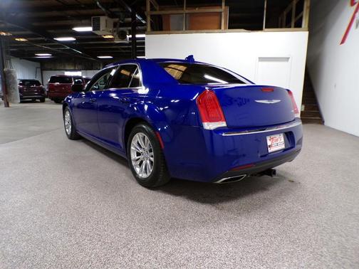 2018 Chrysler 300 Touring