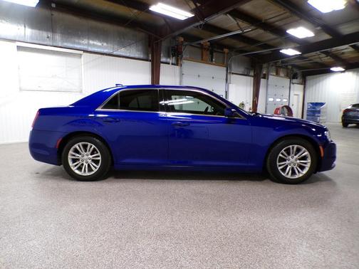 2018 Chrysler 300 Touring