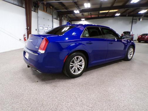 2018 Chrysler 300 Touring