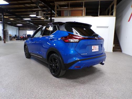 2023 Nissan Kicks SR