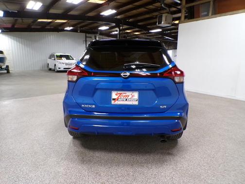 2023 Nissan Kicks SR