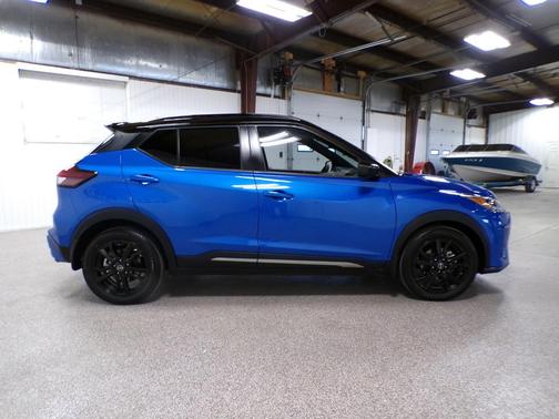 2023 Nissan Kicks SR