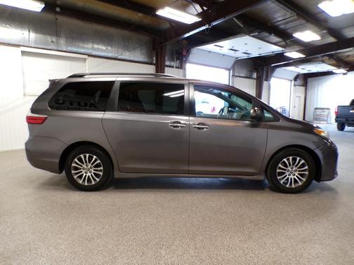 2018 Toyota Sienna XLE