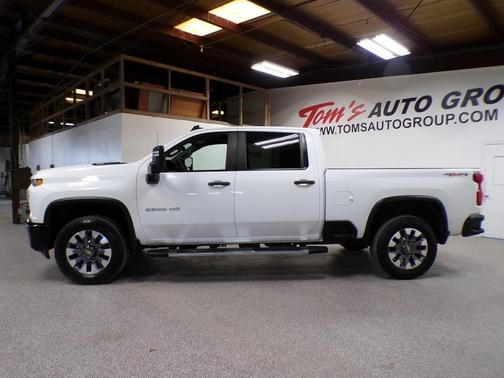 White 2022 Chevrolet Silverado 2500 Custom