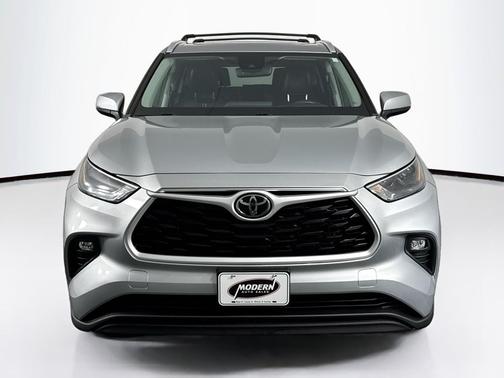 Celestial Silver Metallic 2022 Toyota Highlander XLE