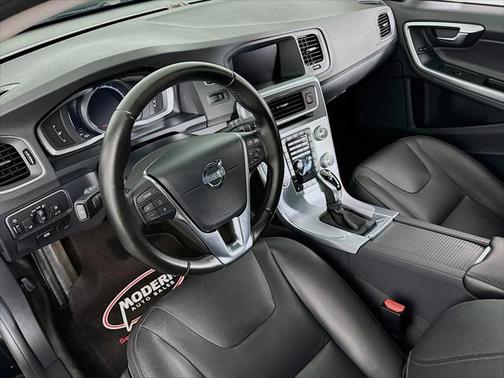 2018 Volvo V60 Cross Country T5