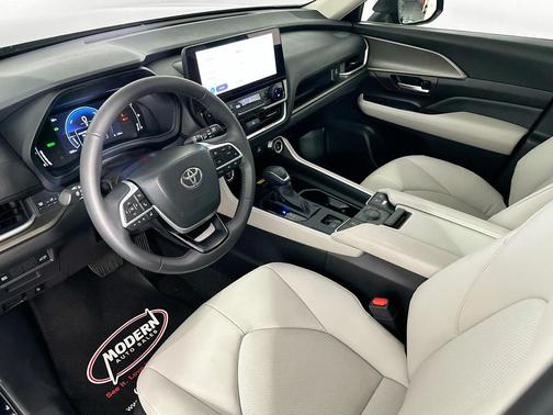 2025 Toyota Grand Highlander Hybrid XLE