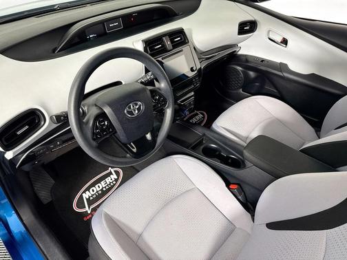 2019 Toyota Prius LE