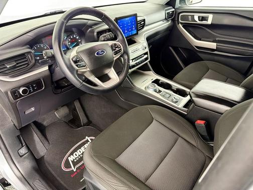 Silver Metallic 2023 Ford Explorer XLT