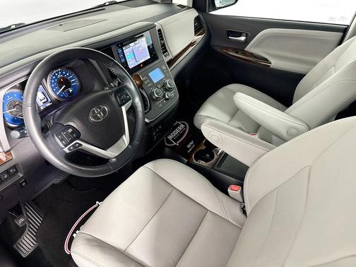2017 Toyota Sienna Limited Premium