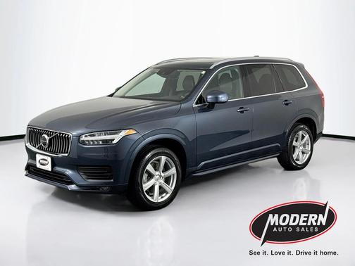 2022 Volvo XC90 T5 Momentum