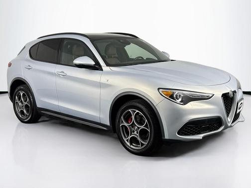 Moonlight Gray Metallic 2023 Alfa Romeo Stelvio Ti