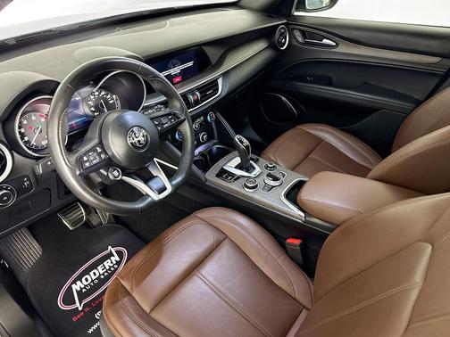 Moonlight Gray Metallic 2023 Alfa Romeo Stelvio Ti