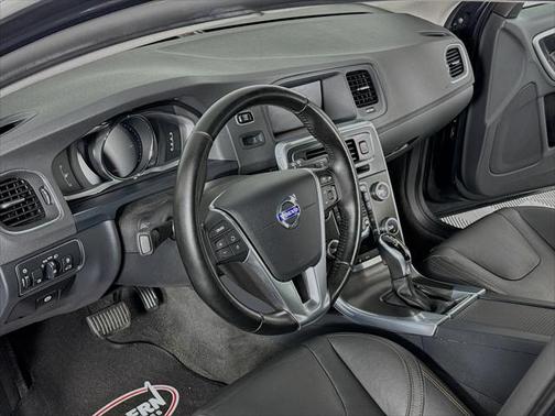 2015 Volvo V60 Cross Country T5