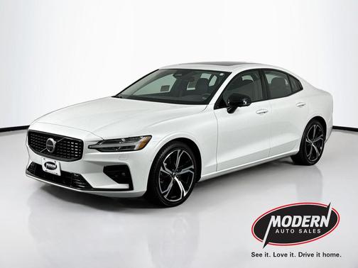 2024 Volvo S60 B5 Plus Dark Theme