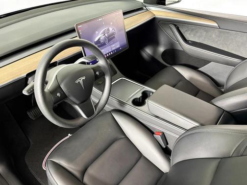 2024 Tesla Model Y Long Range Dual Motor All-Wheel Drive