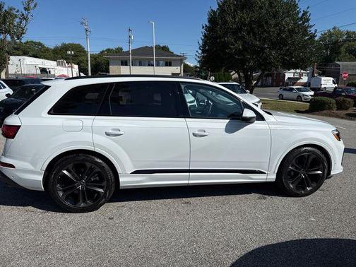 2025 Audi Q7 55 Premium Plus