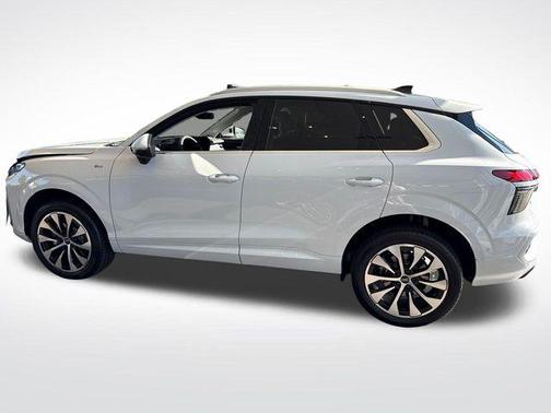 Glacier White Metallic 2026 Audi Q3 TFSI quattro S tronic