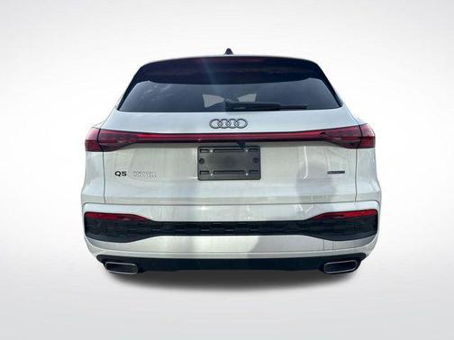 Glacier White Metallic 2025 Audi Q5 Premium Plus TFSI quattro S tronic