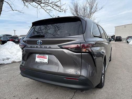 2024 Toyota Sienna XLE
