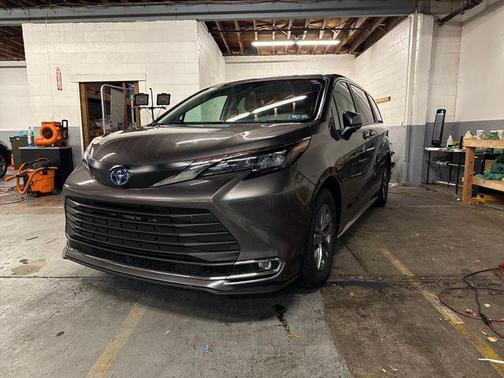 2024 Toyota Sienna XLE