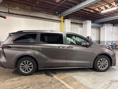 2024 Toyota Sienna XLE