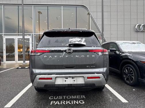 2022 Nissan Pathfinder SL 4WD