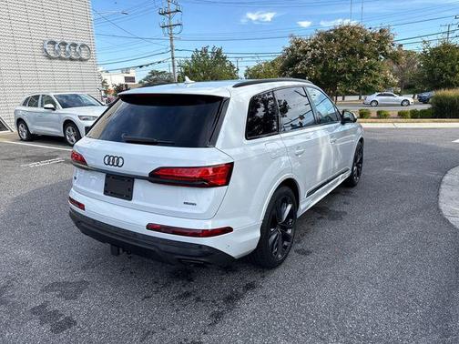 2025 Audi Q7 55 Premium Plus