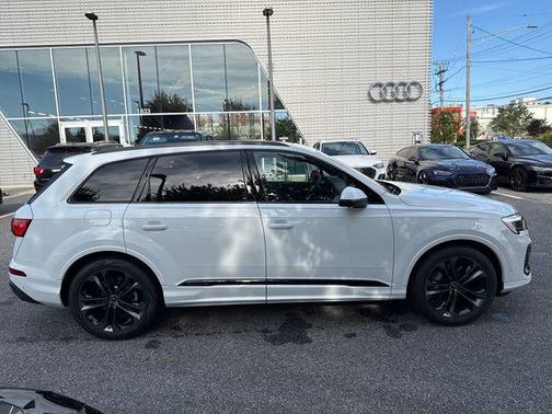 2025 Audi Q7 55 Premium Plus