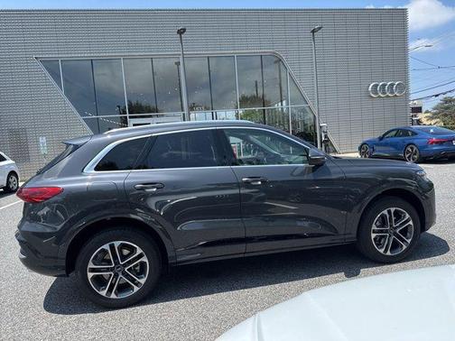 2025 Audi Q5 Premium TFSI quattro S tronic