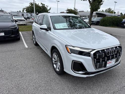 2025 Audi Q7 55 Premium Plus