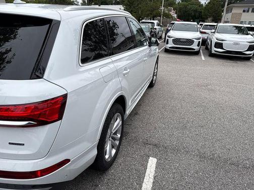 2025 Audi Q7 55 Premium Plus