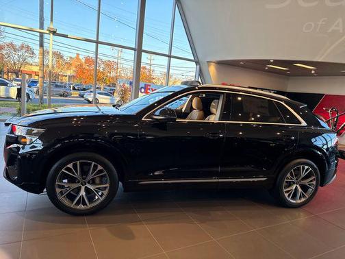 2025 Audi Q8 55 Premium Plus