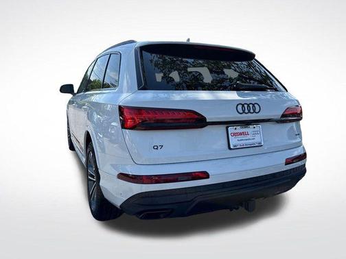 Glacier White Metallic 2026 Audi Q7 45 Premium